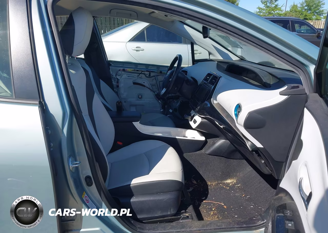 2016 Toyota Prius Four VIN:JTDKARFUXG3522311 - 5