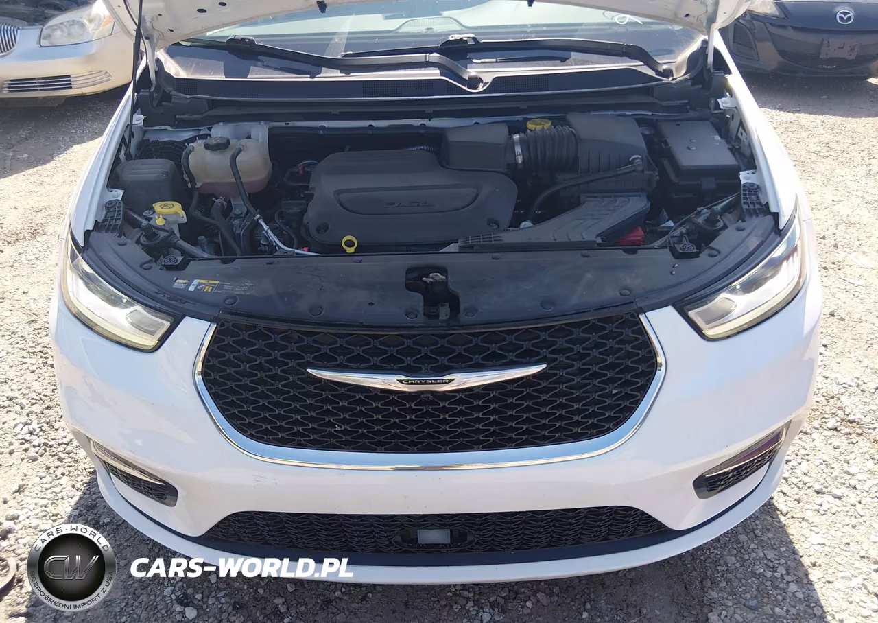 2022 Chrysler Pacifica Touring L VIN:2C4RC1BG8NR136002 - 10