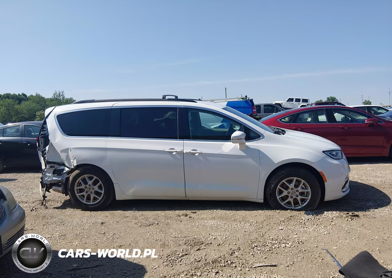 2022 Chrysler Pacifica Touring L VIN:2C4RC1BG8NR136002 - 13