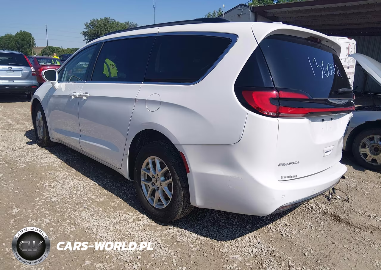 2022 Chrysler Pacifica Touring L VIN:2C4RC1BG8NR136002 - 3