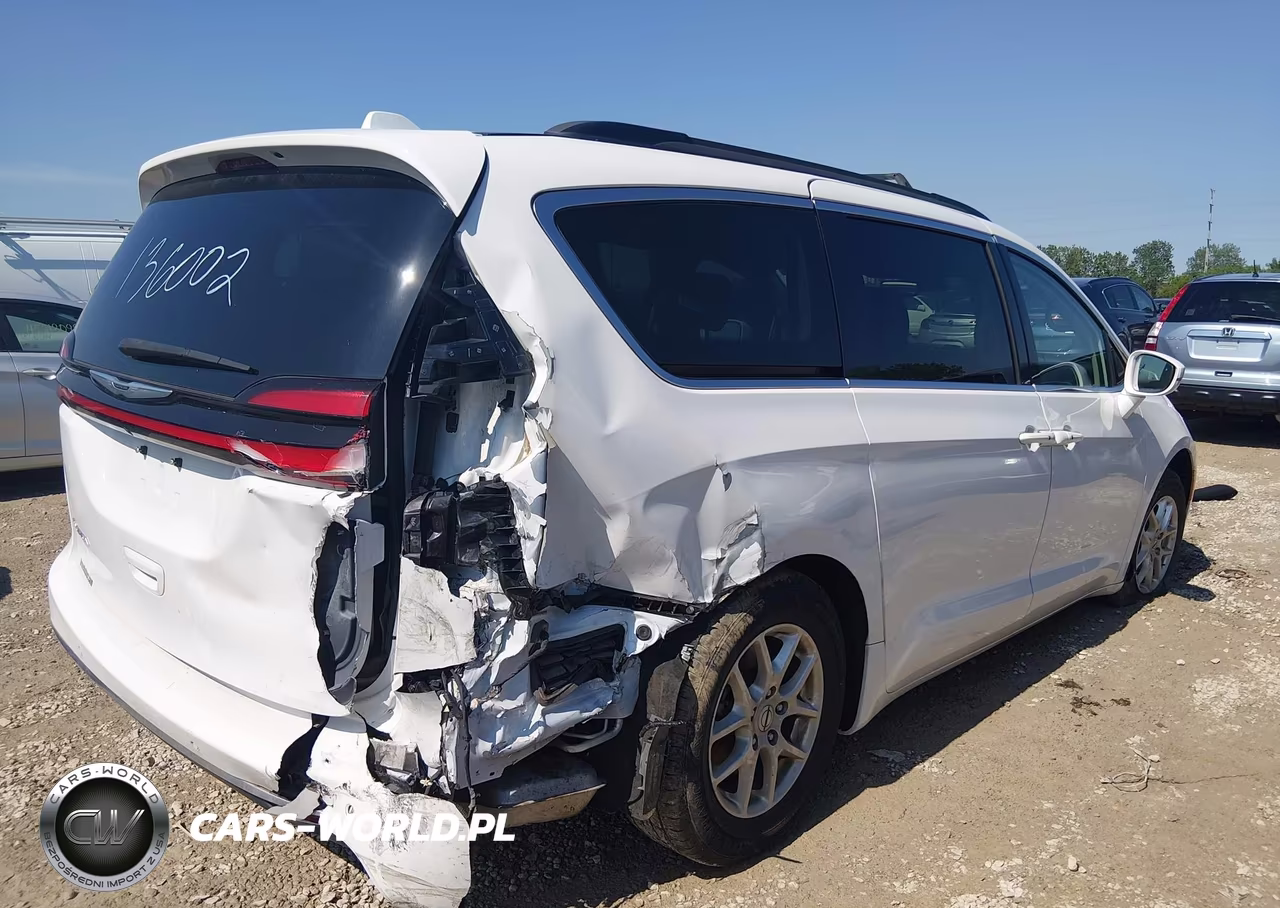 2022 Chrysler Pacifica Touring L VIN:2C4RC1BG8NR136002 - 4