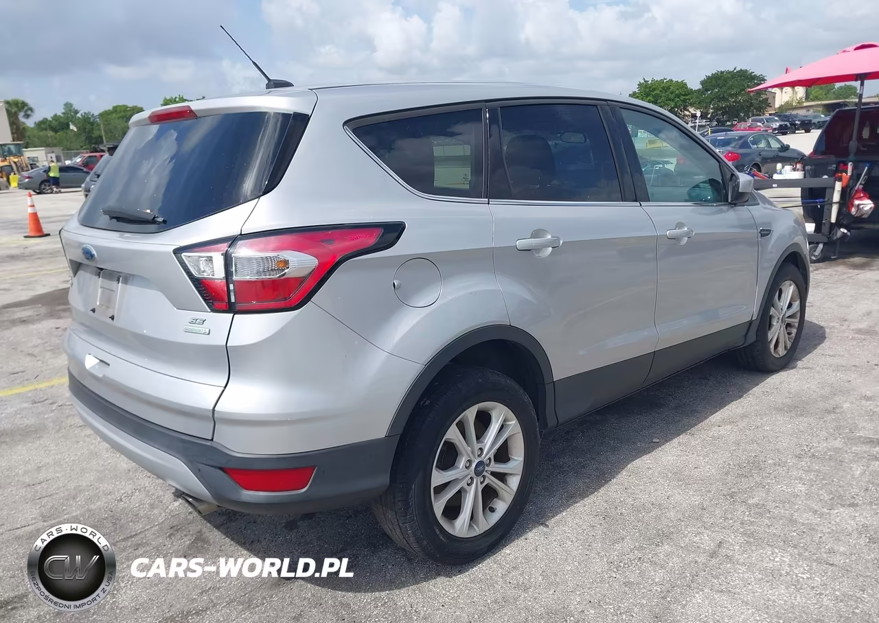 2017 Ford Escape Se VIN:1FMCU0GD9HUF02256 - 4