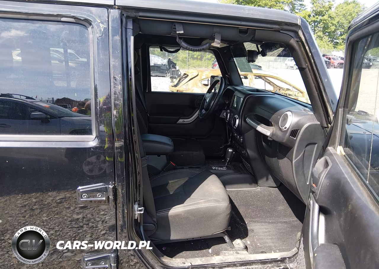 2015 Jeep Wrangler Unlimited Rubicon VIN:1C4BJWFG7FL612300 - 5