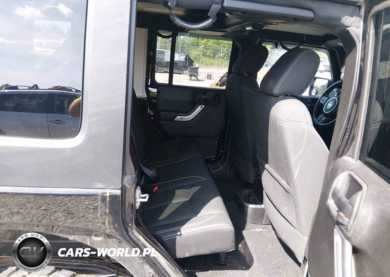 2015 Jeep Wrangler Unlimited Rubicon VIN:1C4BJWFG7FL612300 - 8