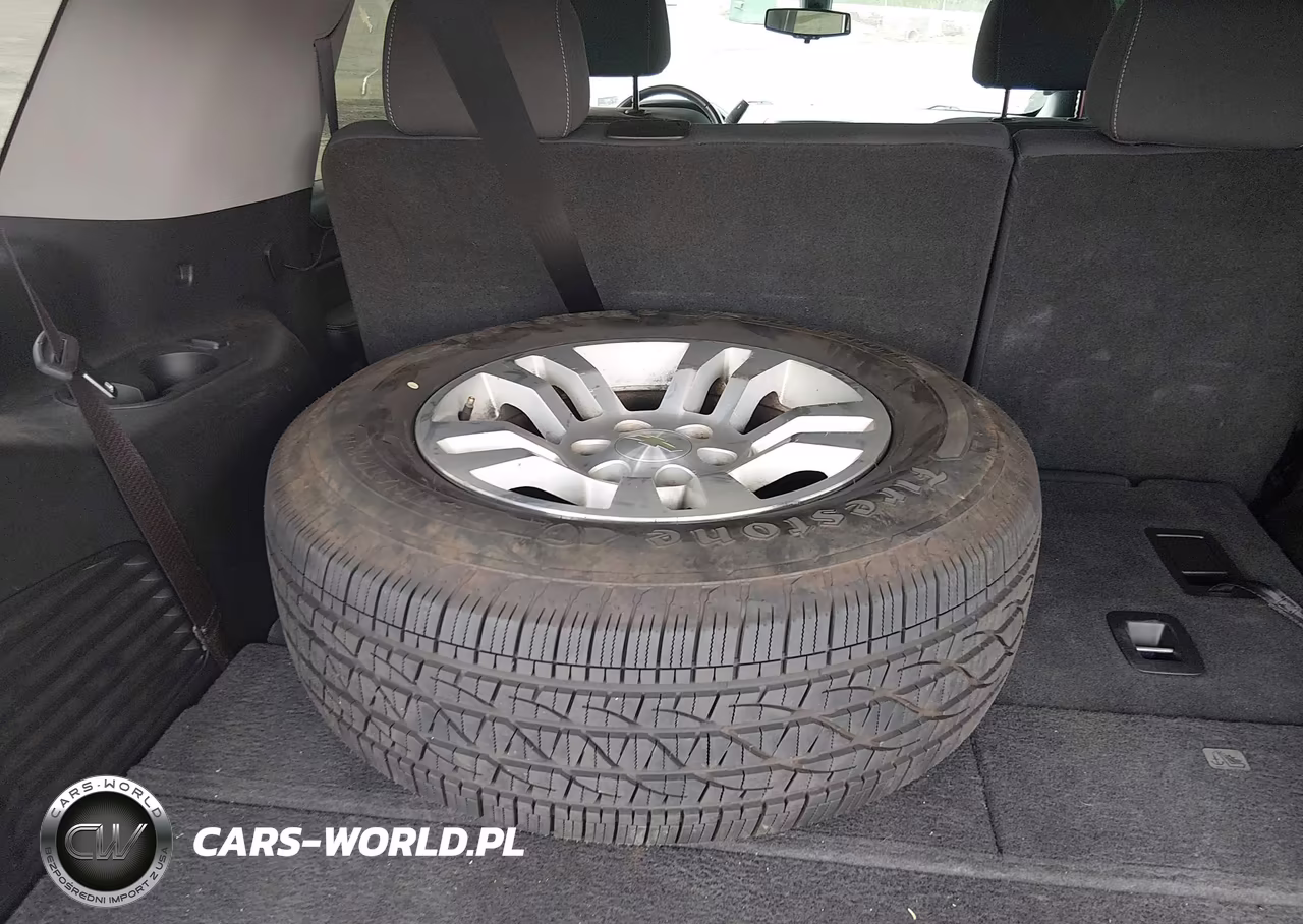 2017 Chevrolet Tahoe Ls VIN:1GNSKAEC0HR280206 - 12