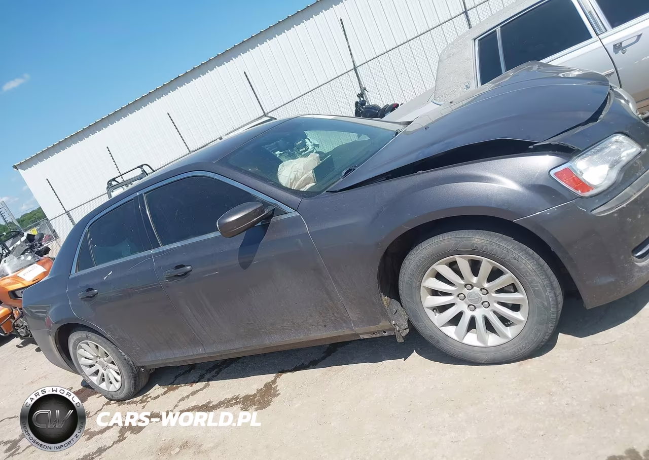 2013 Chrysler 300 Motown VIN:2C3CCAAG7DH732461 - 12