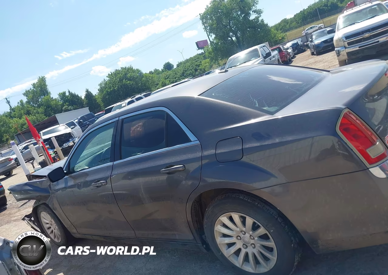 2013 Chrysler 300 Motown VIN:2C3CCAAG7DH732461 - 13