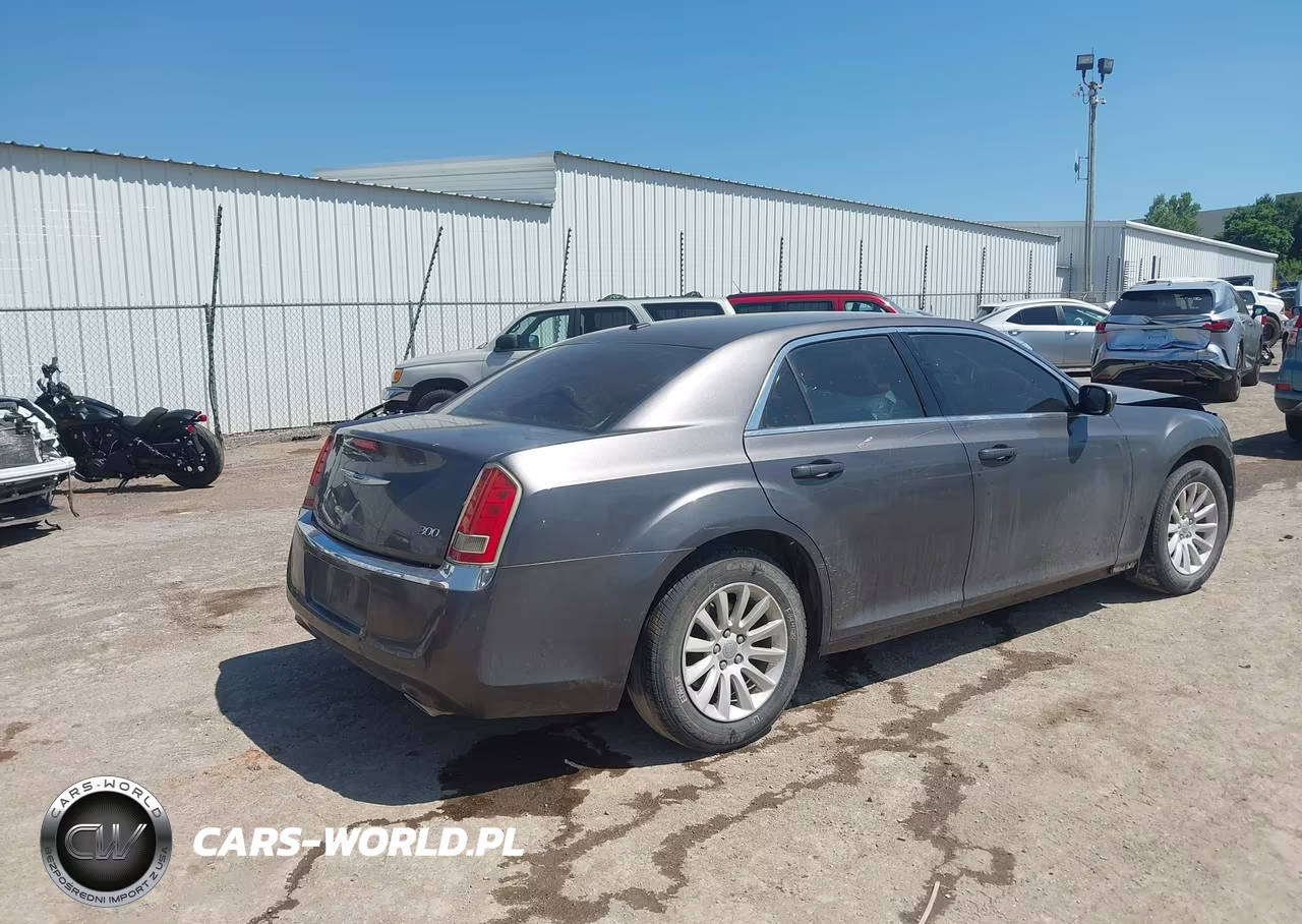 2013 Chrysler 300 Motown VIN:2C3CCAAG7DH732461 - 4