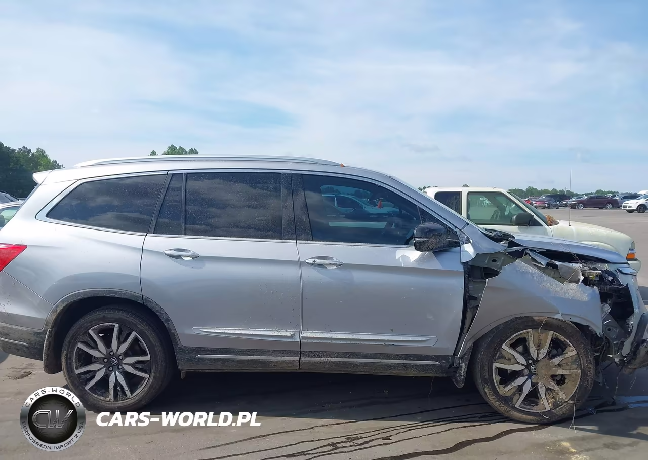 2019 Honda Pilot Touring VIN:5FNYF5H64KB023101 - 13