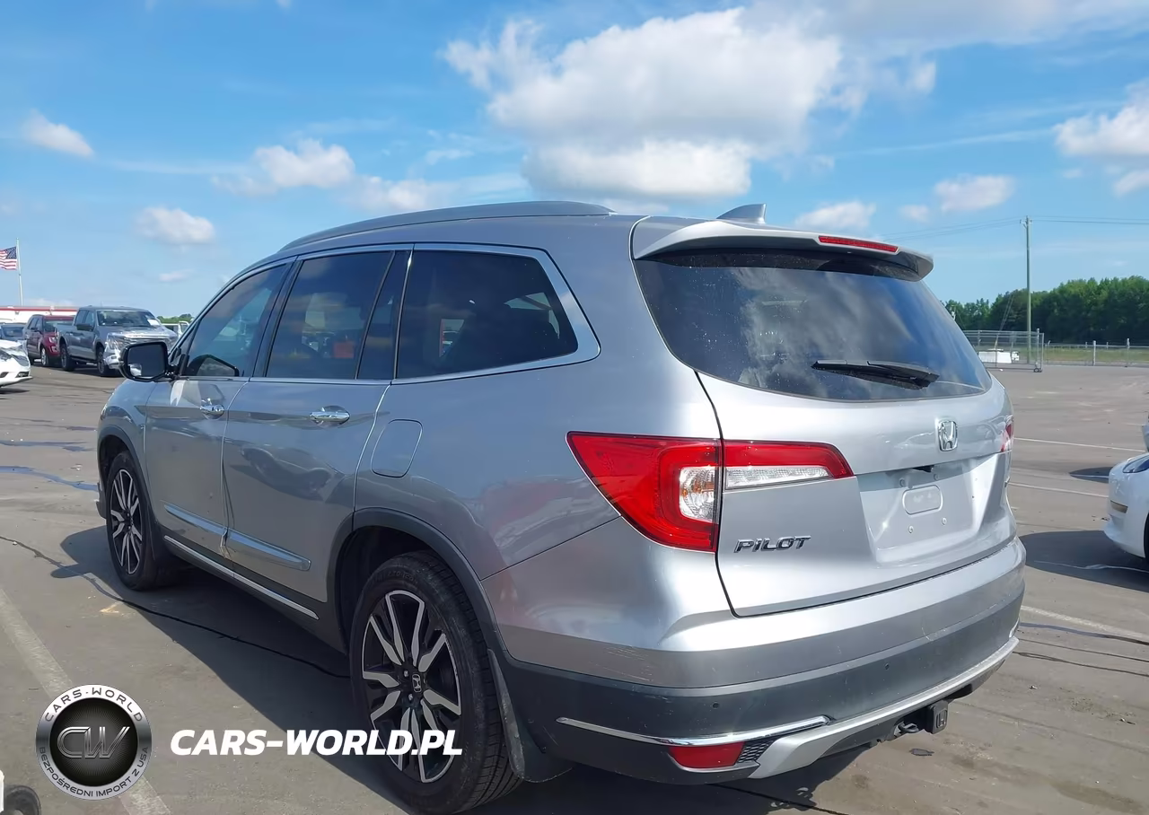 2019 Honda Pilot Touring VIN:5FNYF5H64KB023101 - 3