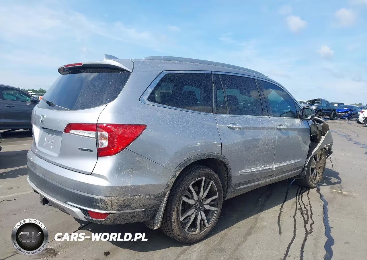 2019 Honda Pilot Touring VIN:5FNYF5H64KB023101 - 4
