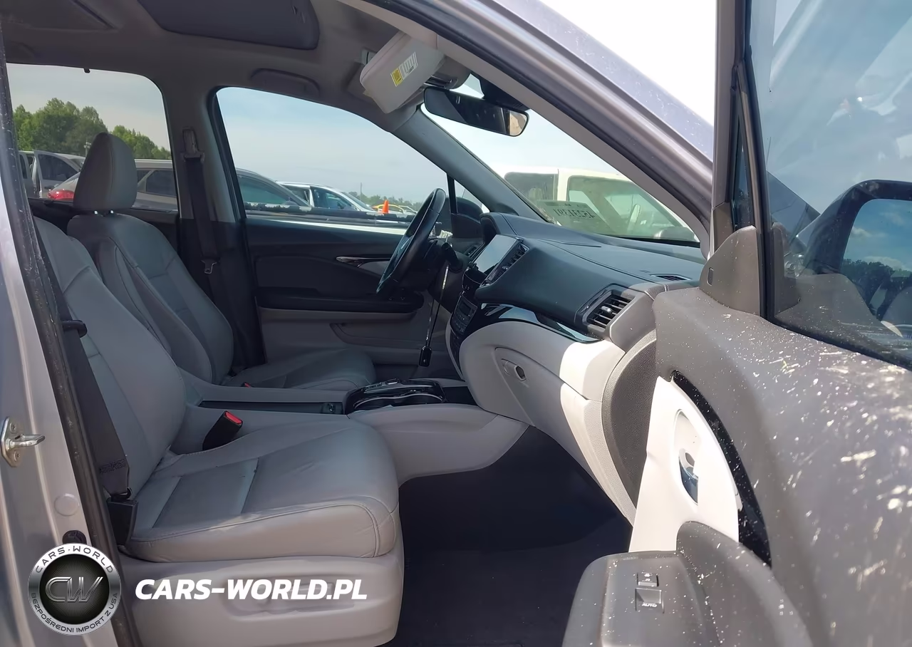 2019 Honda Pilot Touring VIN:5FNYF5H64KB023101 - 5