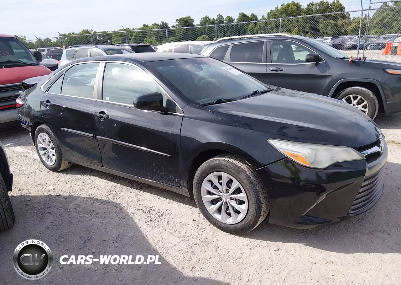 2016 Toyota Camry Le – zdjęcie 1 z 17