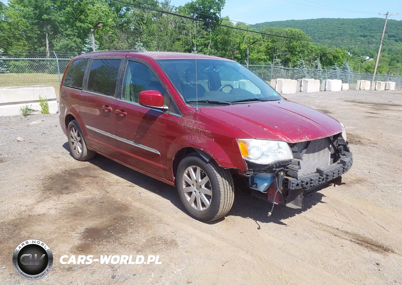 2013 Chrysler Town & Country Touring – zdjęcie 1 z 17