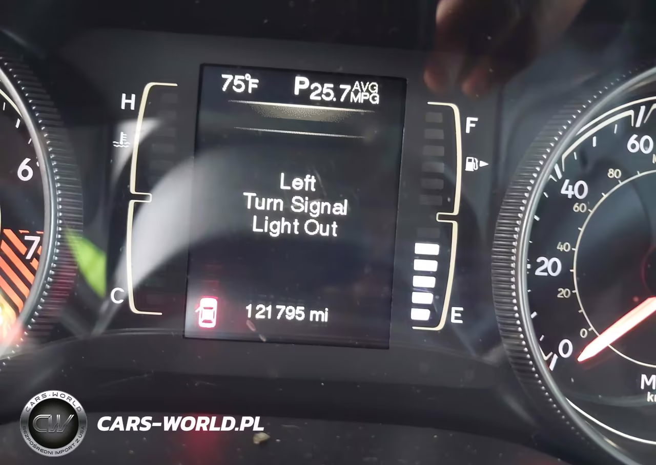 2014 Jeep Cherokee Latitude VIN:1C4PJLCS0EW171166 - 7