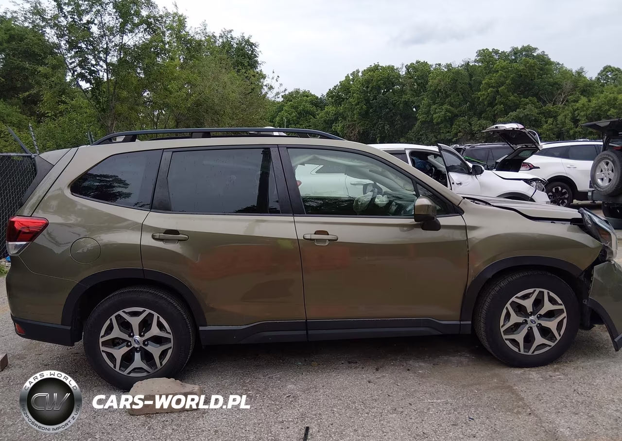 2023 Subaru Forester Premium VIN:JF2SKADC2PH406212 - 13
