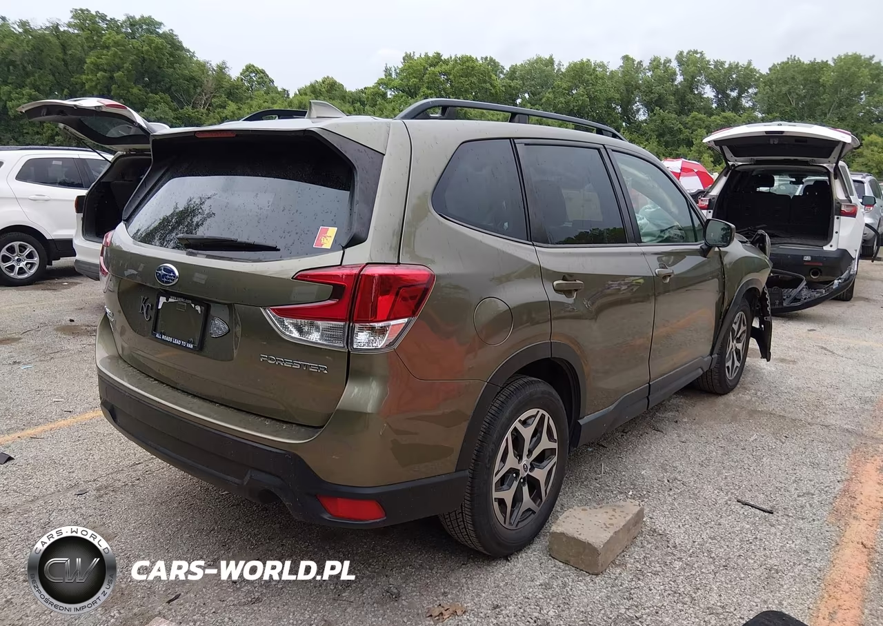 2023 Subaru Forester Premium VIN:JF2SKADC2PH406212 - 4