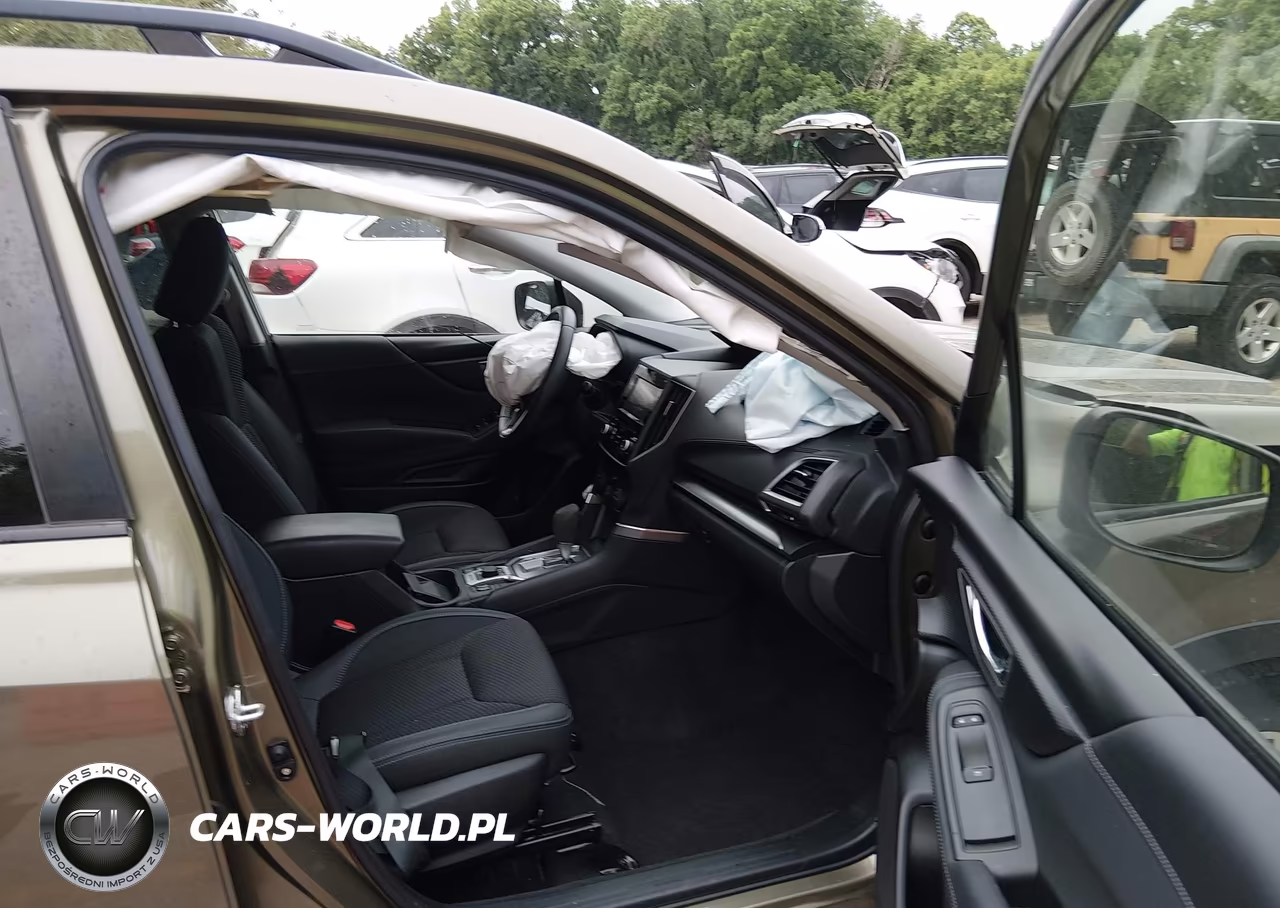 2023 Subaru Forester Premium VIN:JF2SKADC2PH406212 - 5