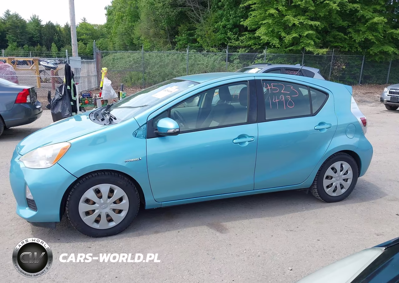 2013 Toyota Prius C Two VIN:JTDKDTB31D1051934 - 14