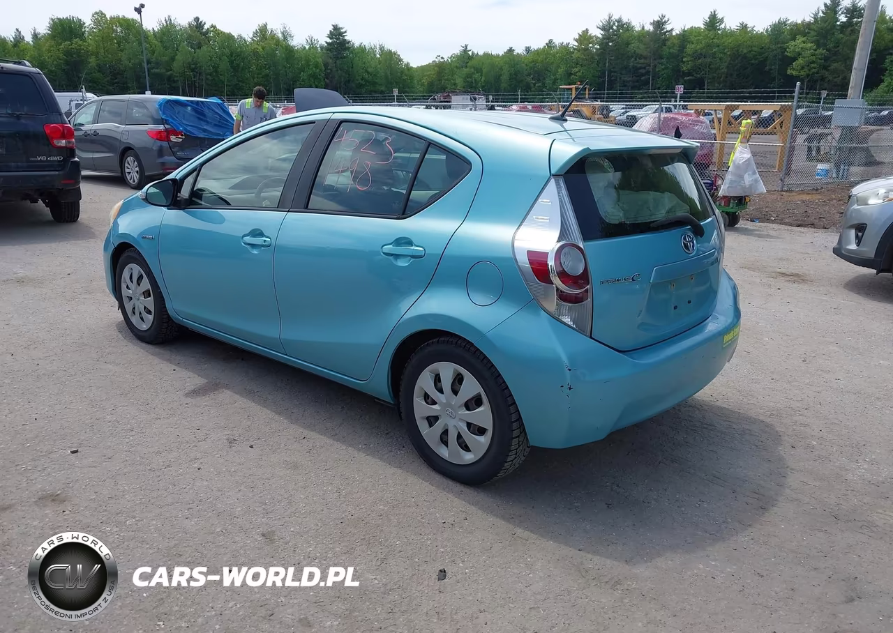 2013 Toyota Prius C Two VIN:JTDKDTB31D1051934 - 3
