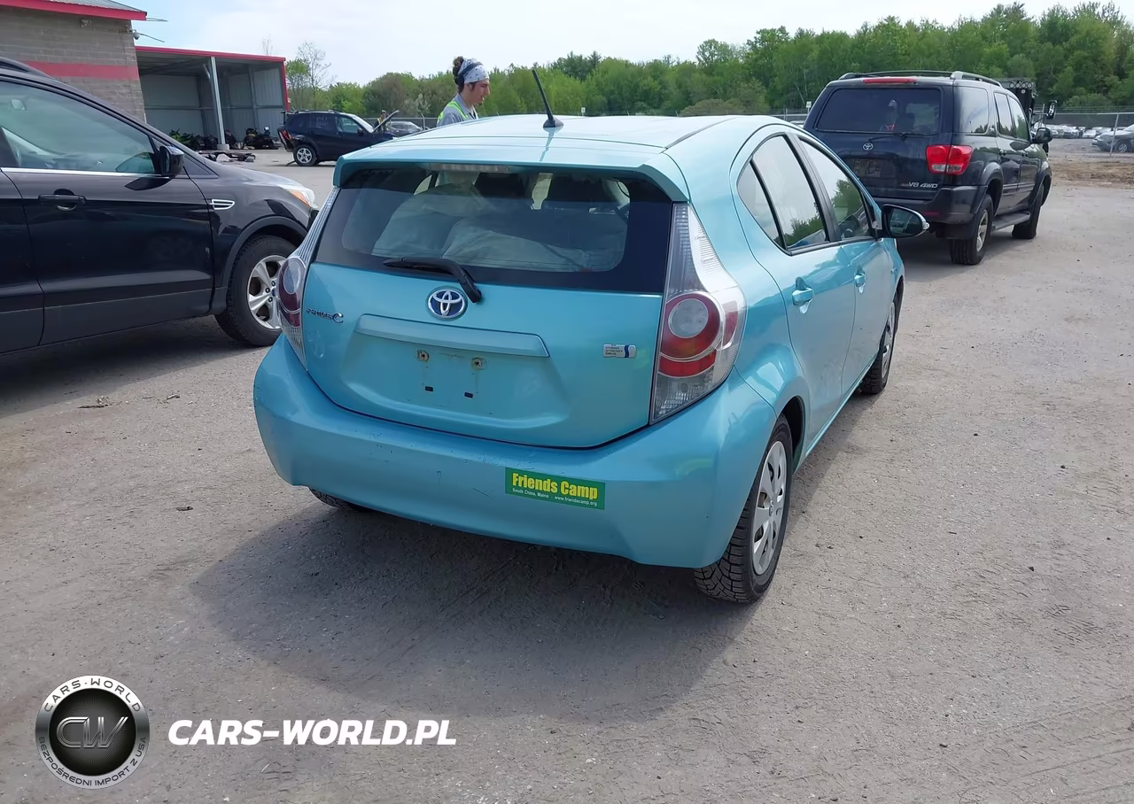 2013 Toyota Prius C Two VIN:JTDKDTB31D1051934 - 4