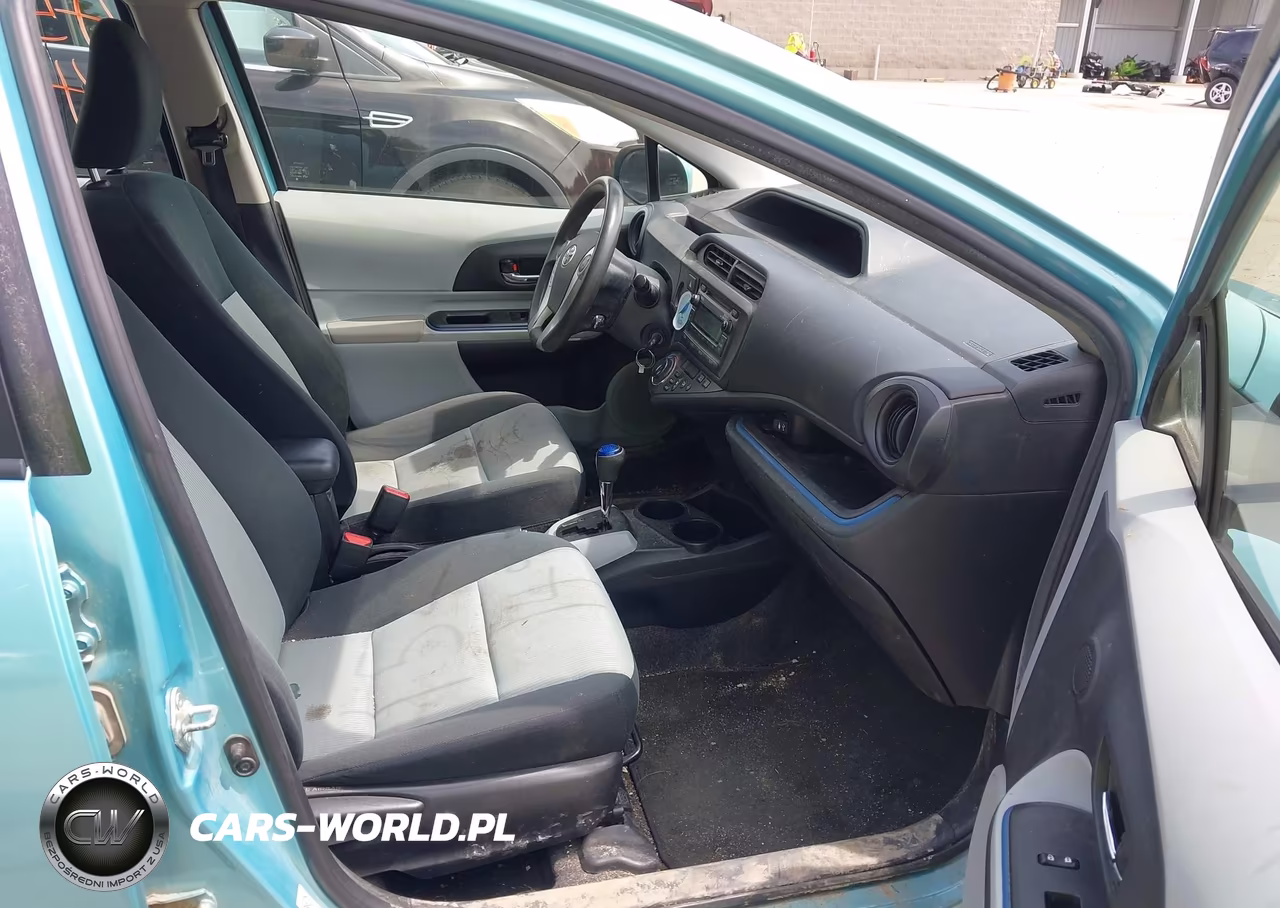 2013 Toyota Prius C Two VIN:JTDKDTB31D1051934 - 5