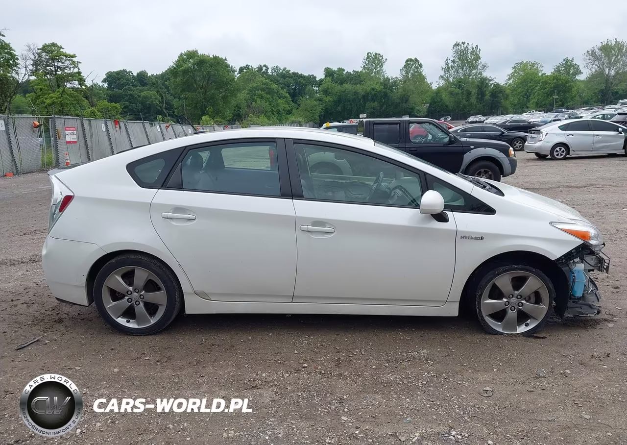 2013 Toyota Prius Three Se VIN:JTDKN3DU2D5581387 - 14