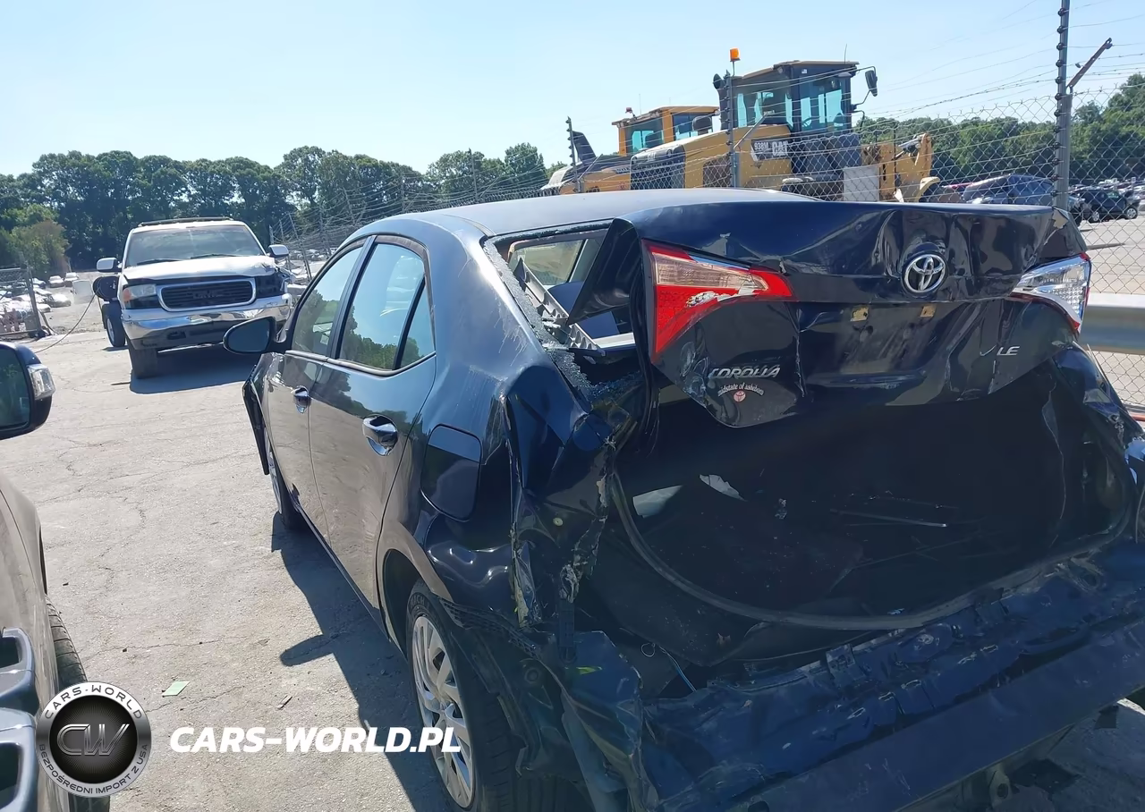 2019 Toyota Corolla Le VIN:5YFBURHE5KP945164 - 3