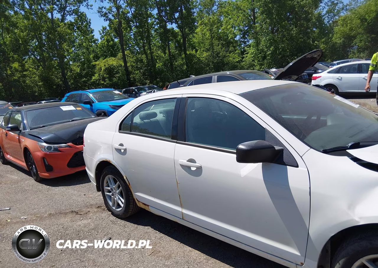 2012 Ford Fusion S VIN:3FAHP0GA1CR381557 - 14