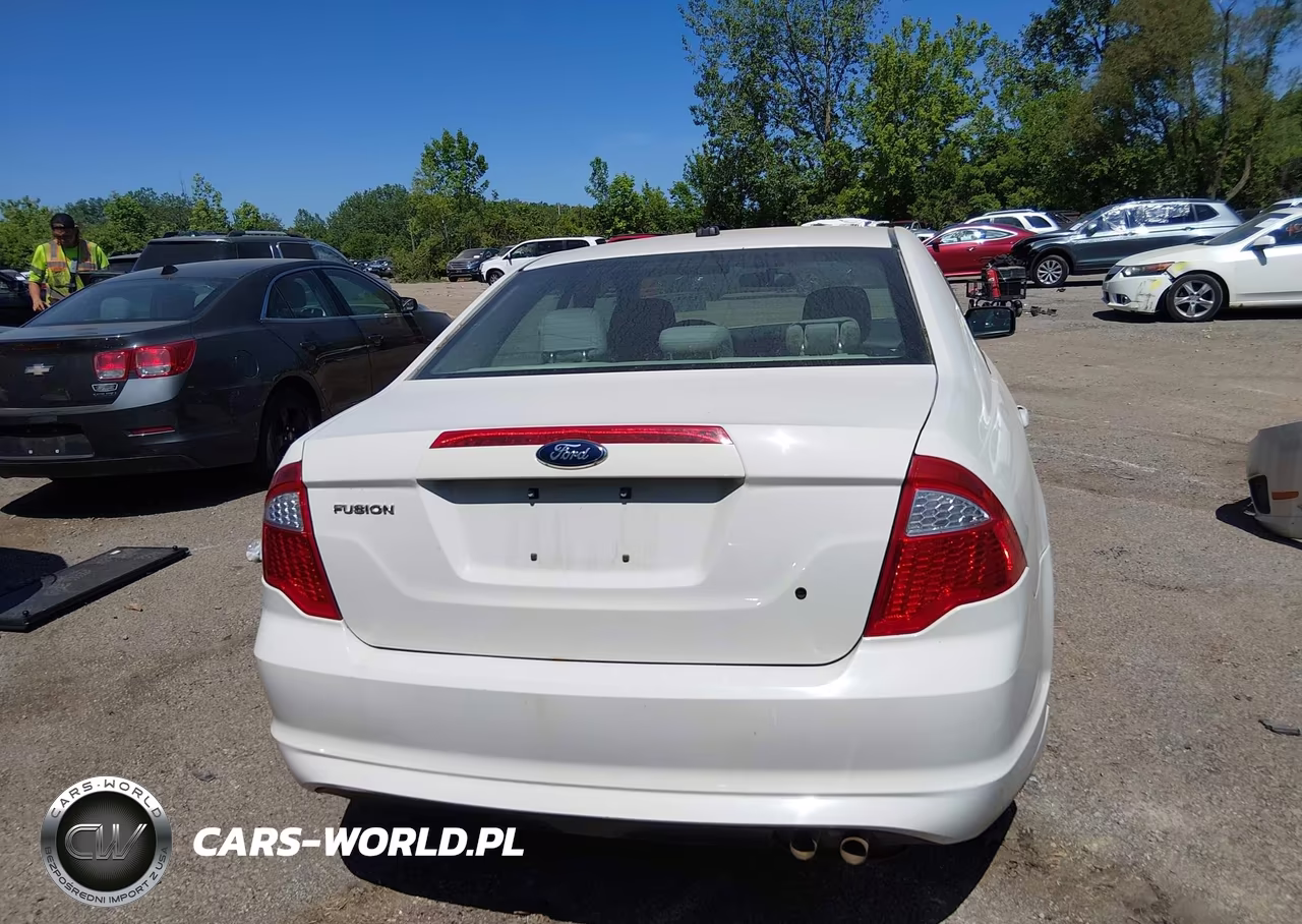 2012 Ford Fusion S VIN:3FAHP0GA1CR381557 - 17