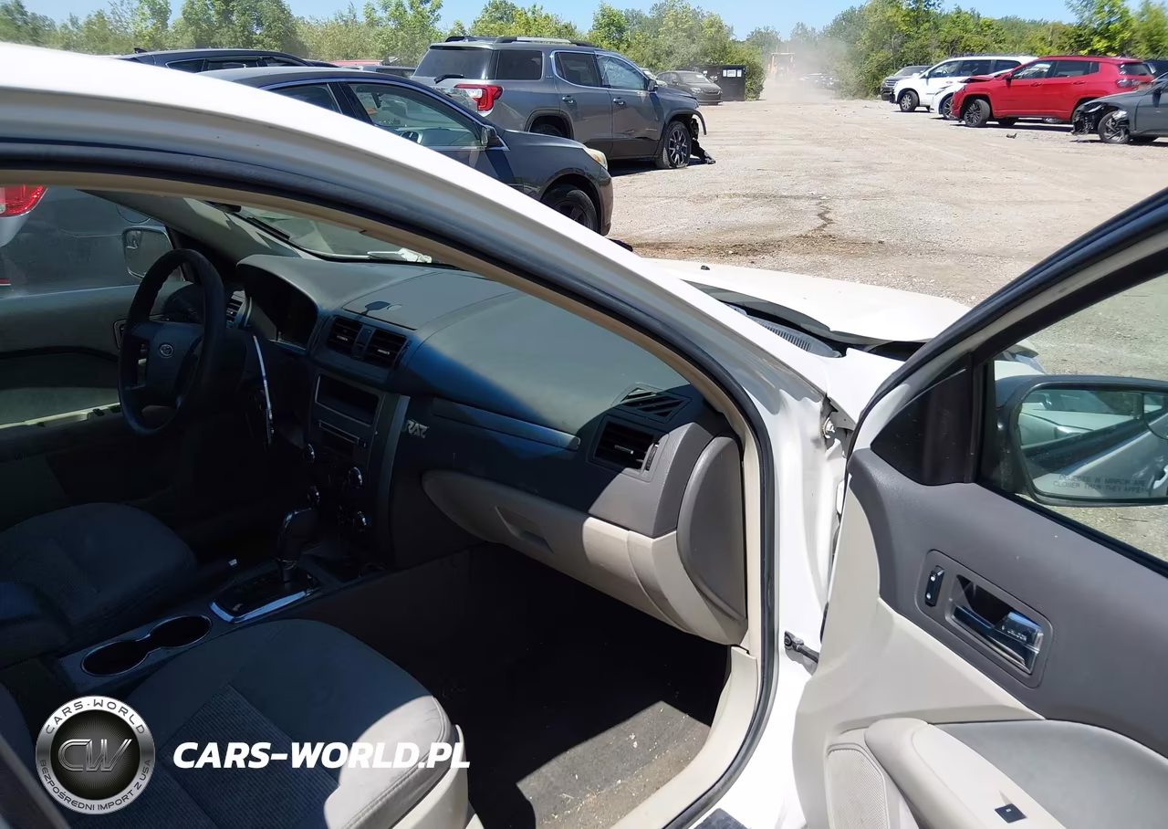 2012 Ford Fusion S VIN:3FAHP0GA1CR381557 - 5