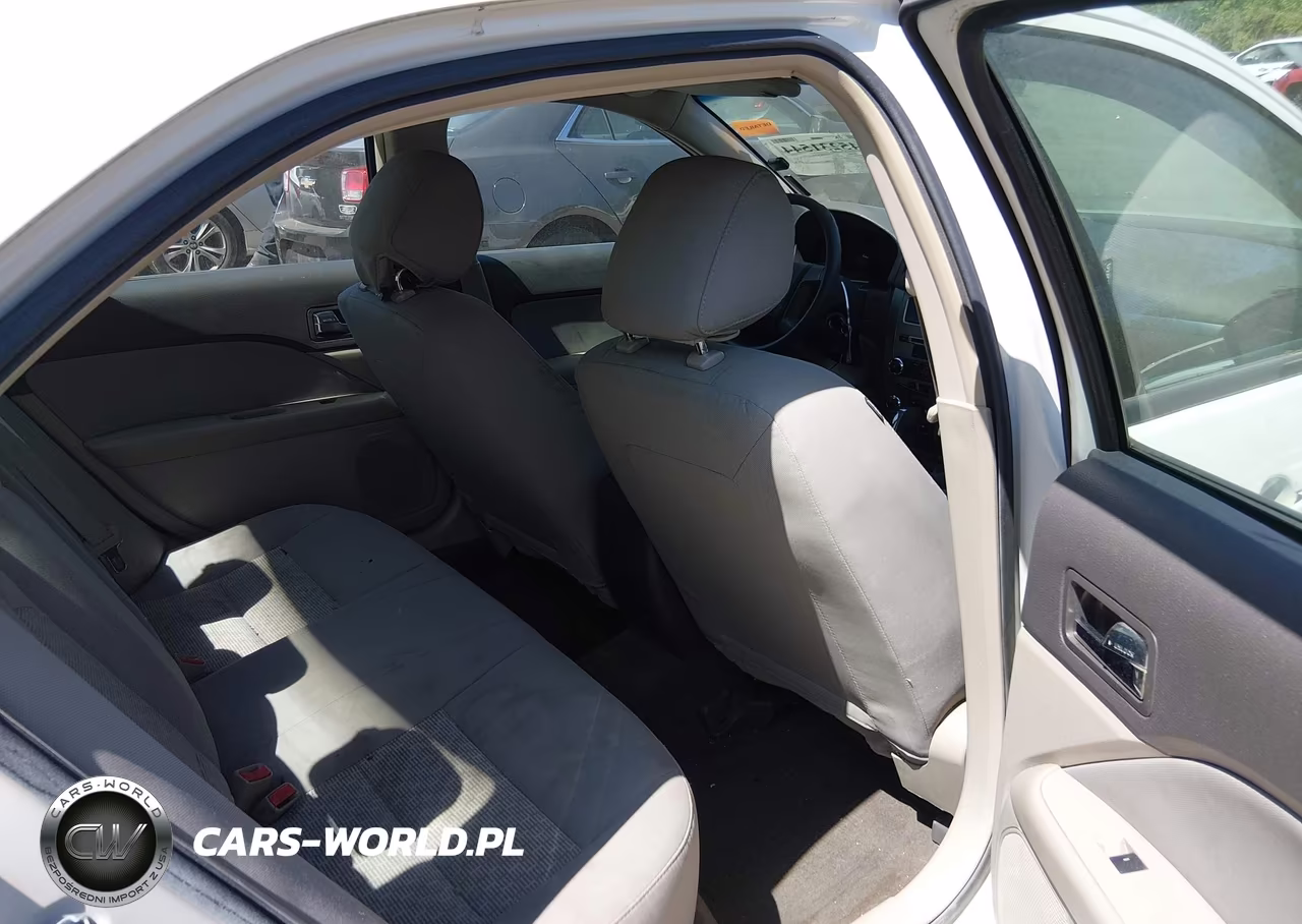 2012 Ford Fusion S VIN:3FAHP0GA1CR381557 - 8