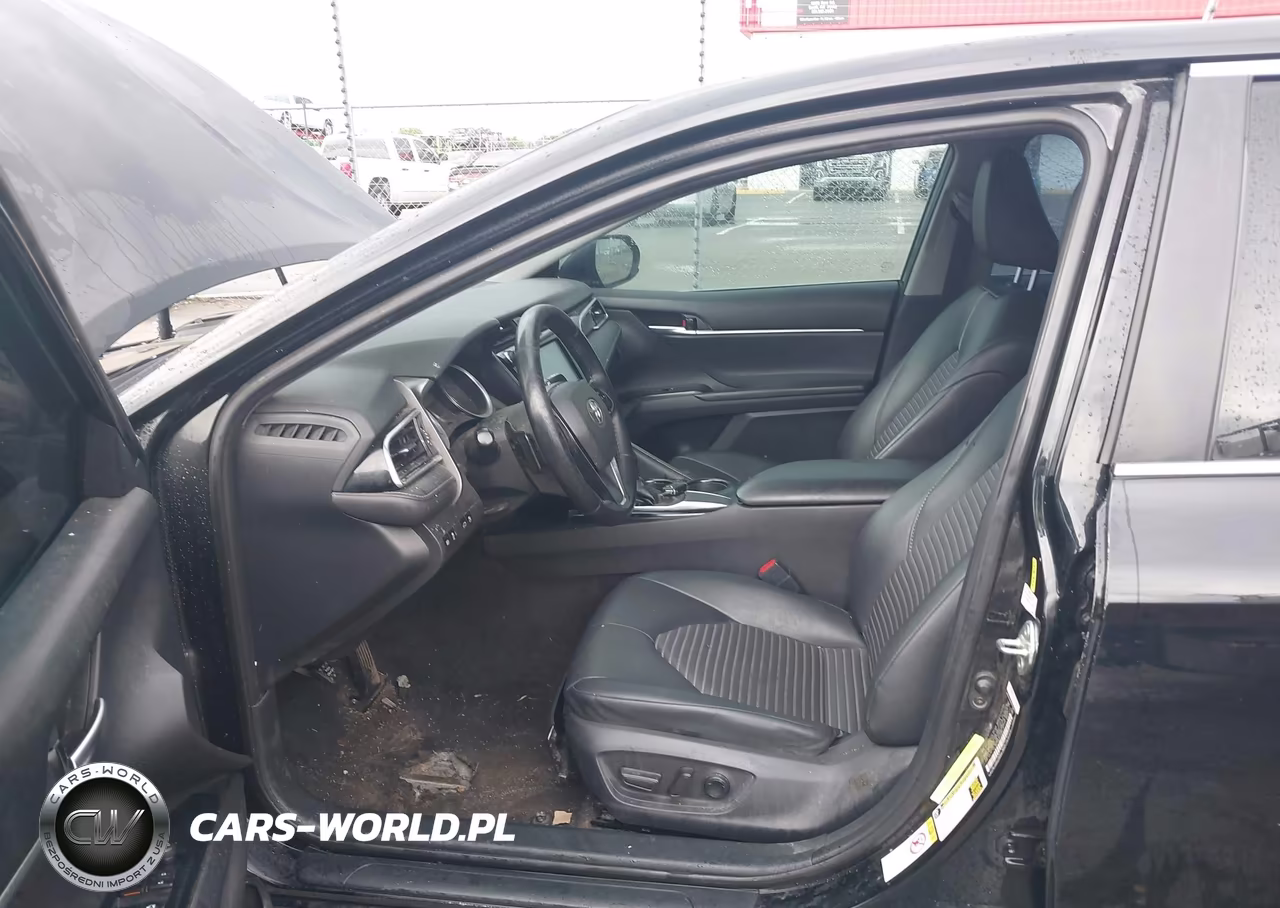 2018 Toyota Camry Se VIN:4T1B11HKXJU580204 - 17