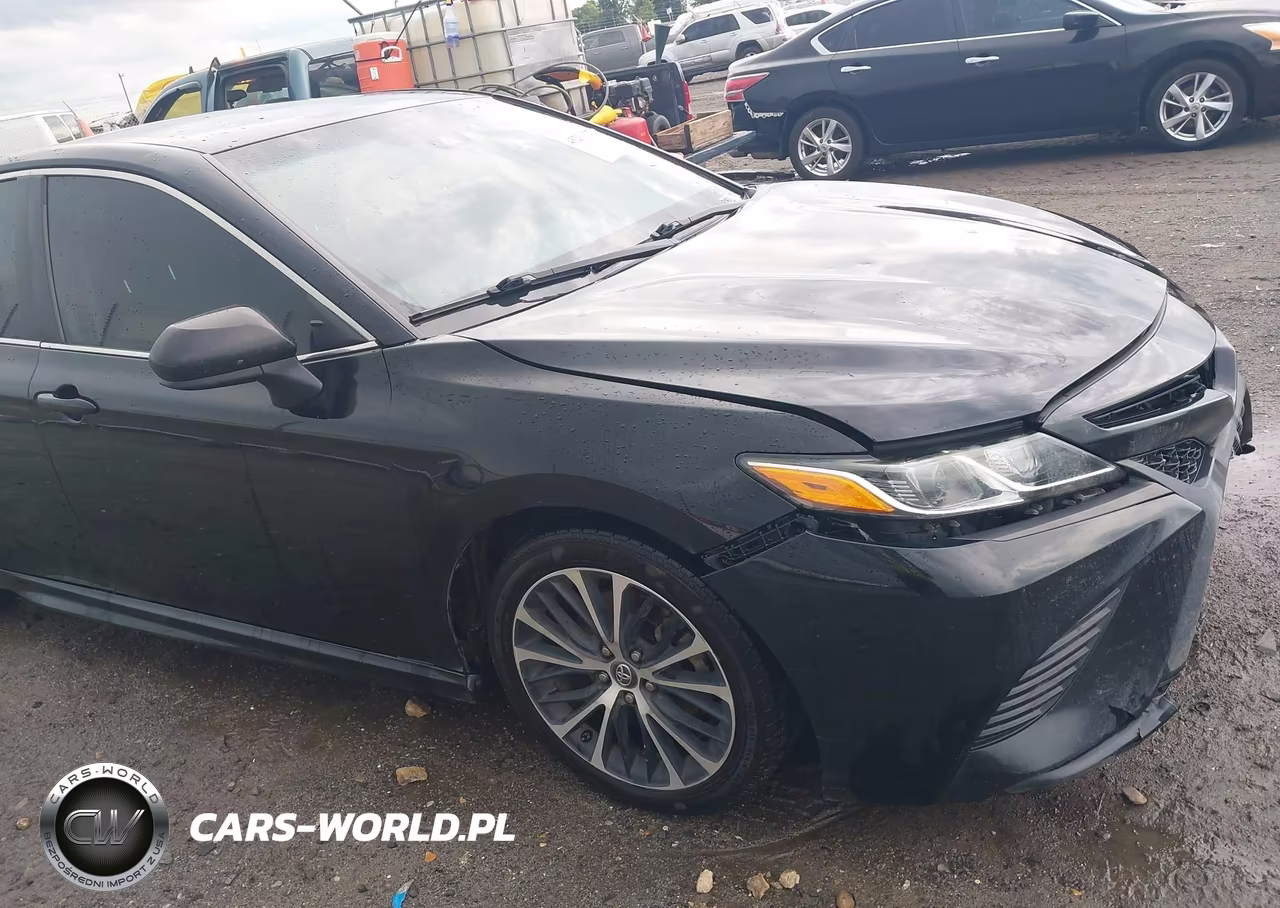2018 Toyota Camry Se VIN:4T1B11HKXJU580204 - 18