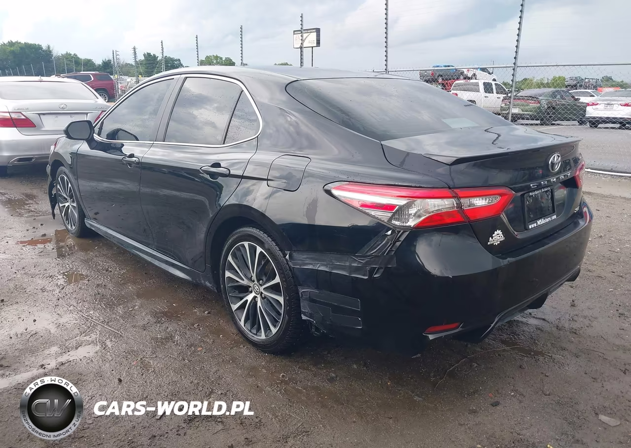 2018 Toyota Camry Se VIN:4T1B11HKXJU580204 - 3