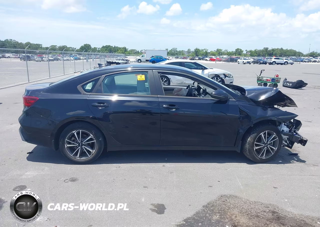 2022 Kia Forte Lxs VIN:3KPF24AD0NE468595 - 13