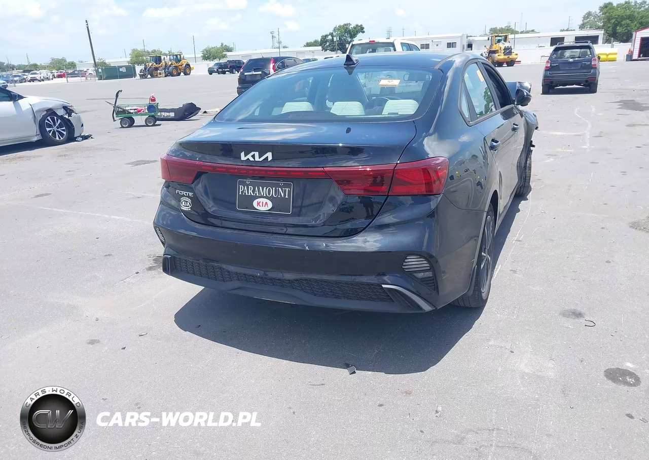 2022 Kia Forte Lxs VIN:3KPF24AD0NE468595 - 4