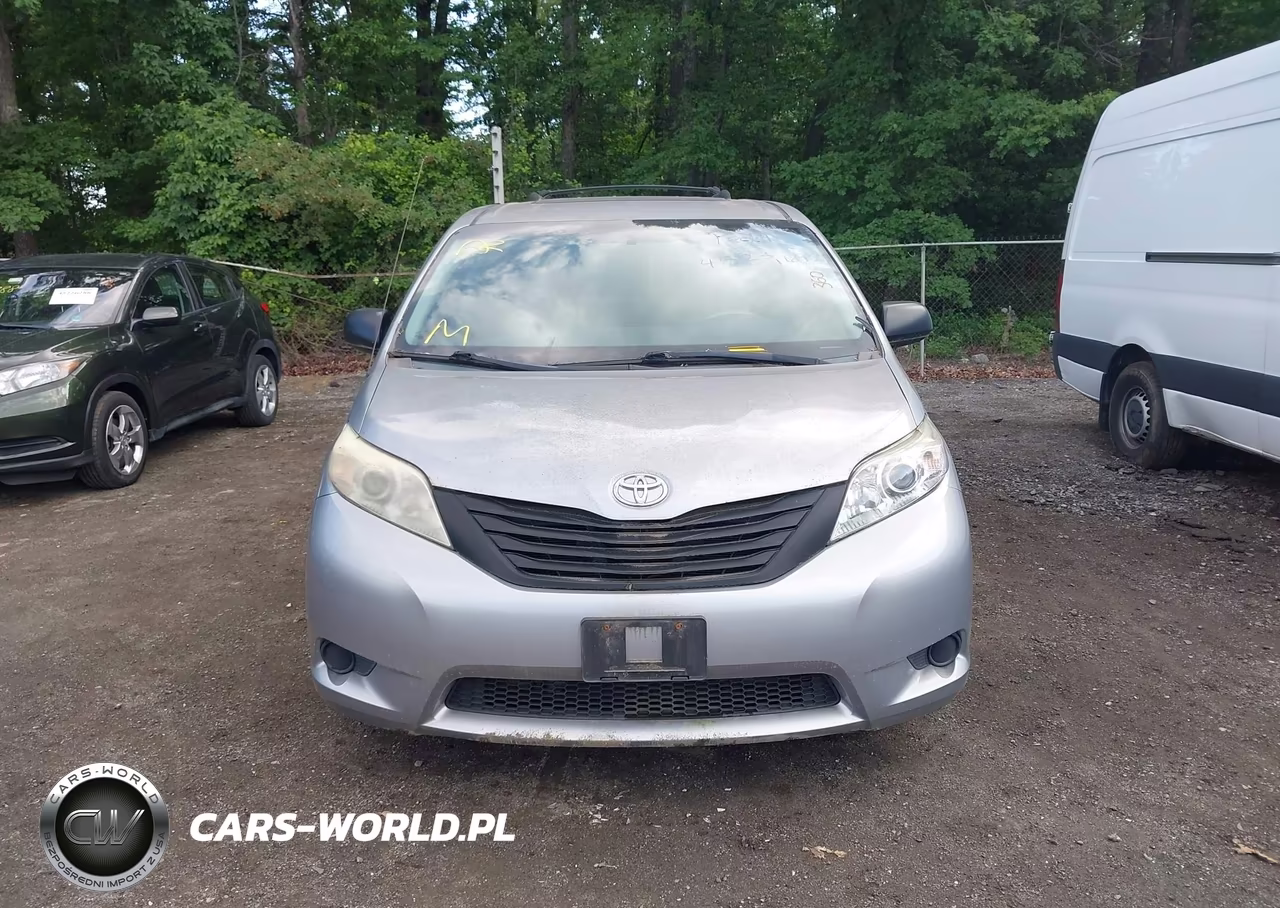 2011 Toyota Sienna VIN:5TDKA3DCXBS001961 - 12