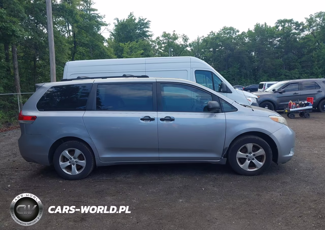 2011 Toyota Sienna VIN:5TDKA3DCXBS001961 - 13