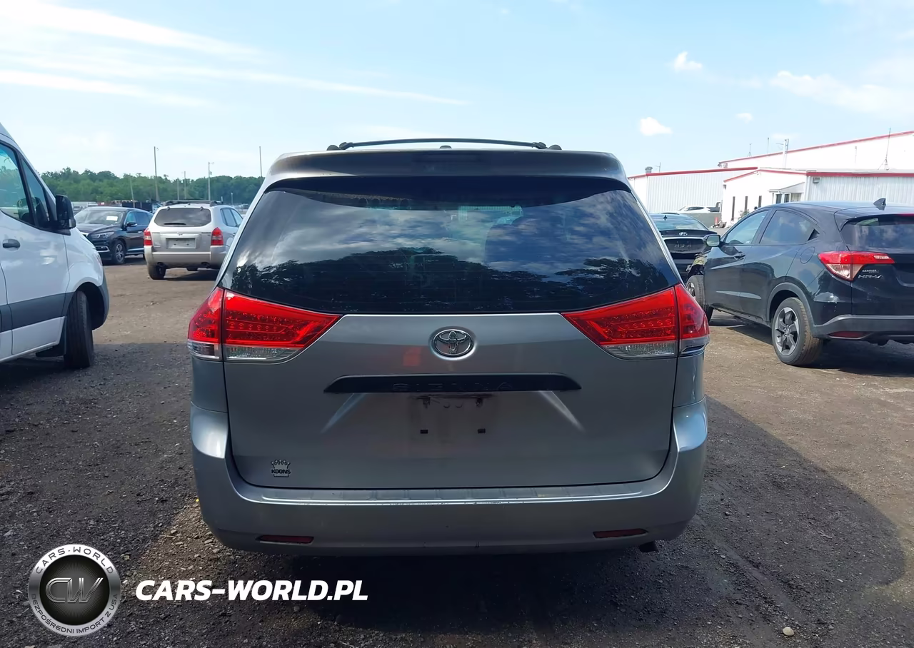 2011 Toyota Sienna VIN:5TDKA3DCXBS001961 - 16