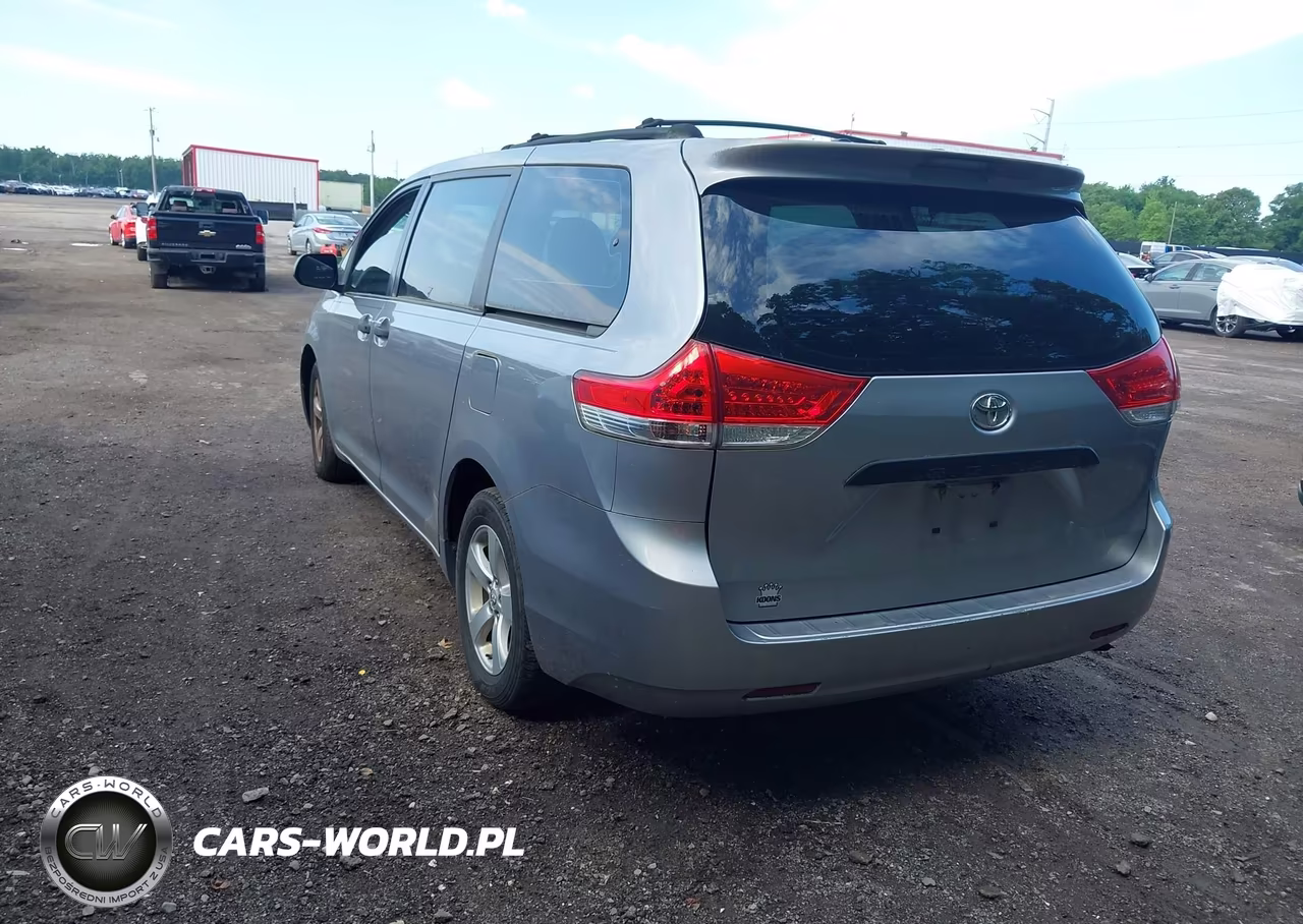 2011 Toyota Sienna VIN:5TDKA3DCXBS001961 - 3