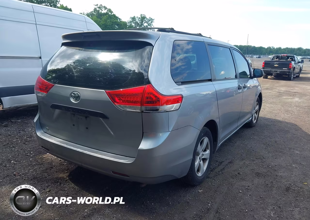 2011 Toyota Sienna VIN:5TDKA3DCXBS001961 - 4