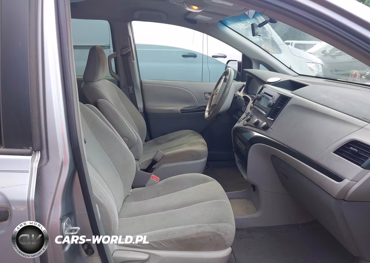 2011 Toyota Sienna VIN:5TDKA3DCXBS001961 - 5