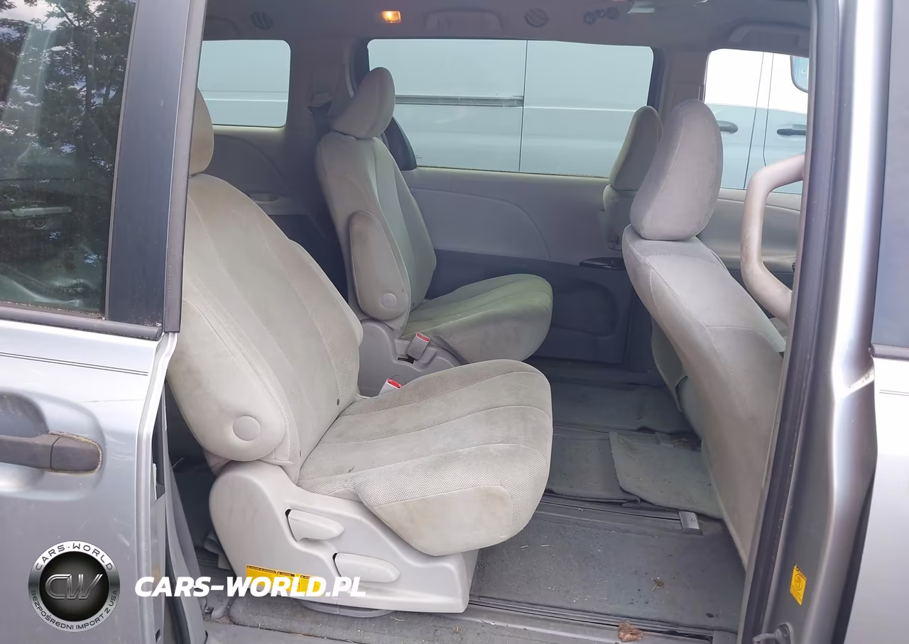 2011 Toyota Sienna VIN:5TDKA3DCXBS001961 - 8