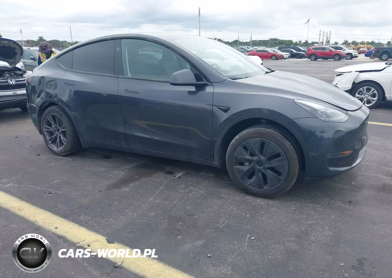 2025 Tesla Model Y Long Range Dual Motor Rear-Wheel Drive – zdjęcie 1 z 15