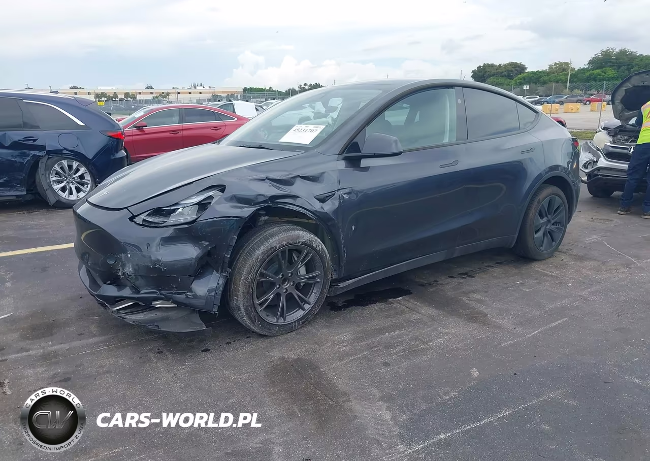 2025 Tesla Model Y Long Range Dual Motor Rear-Wheel Drive VIN:7SAYGDED3SA370803 - 2