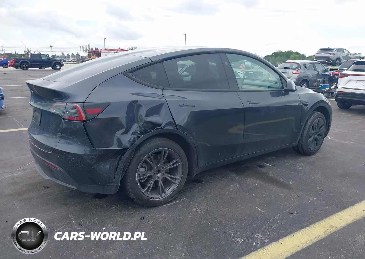 2025 Tesla Model Y Long Range Dual Motor Rear-Wheel Drive VIN:7SAYGDED3SA370803 - 4