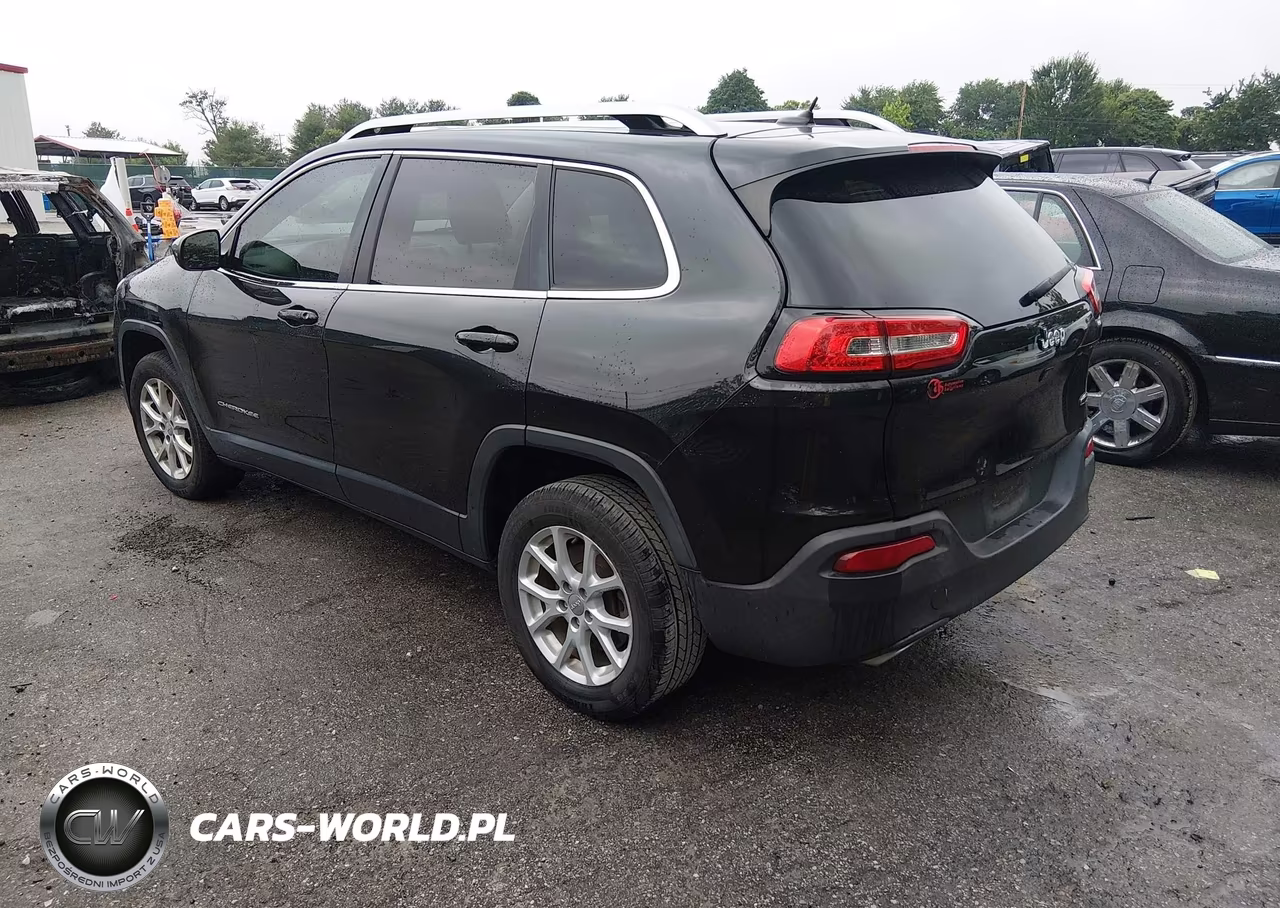2015 Jeep Cherokee Latitude VIN:1C4PJLCS2FW643501 - 3