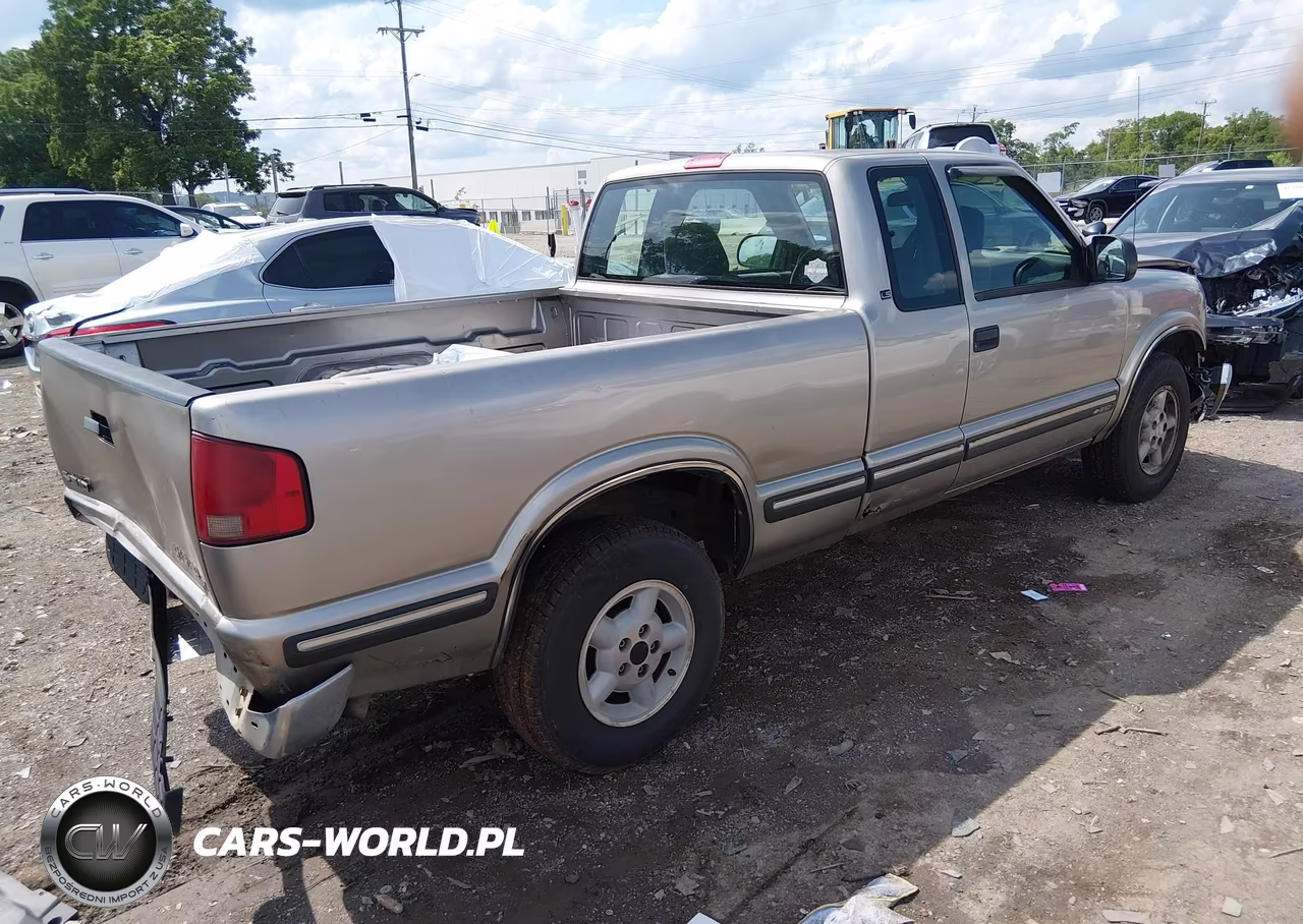 1999 Chevrolet S-10 Ls VIN:1GCDT19X3XK165974 - 4