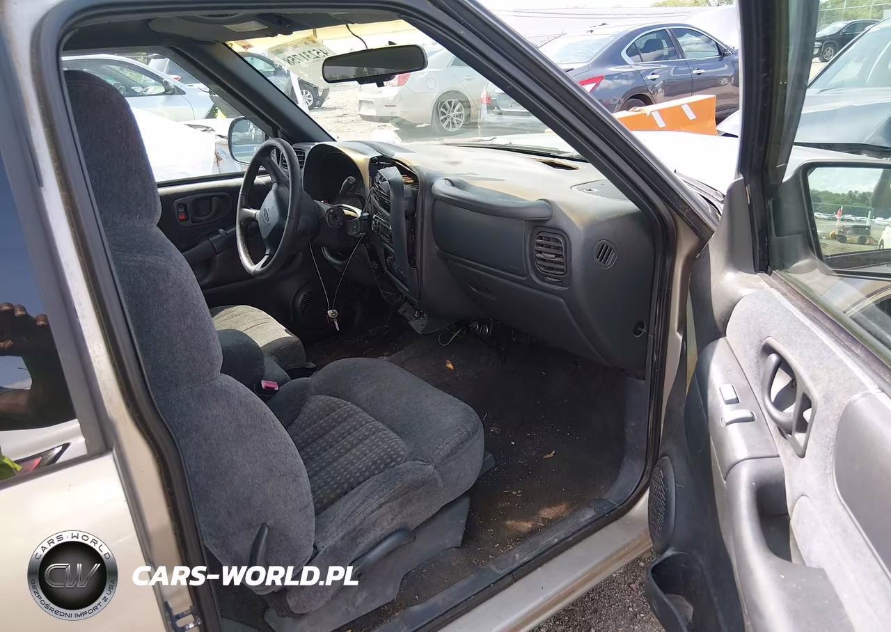 1999 Chevrolet S-10 Ls VIN:1GCDT19X3XK165974 - 5
